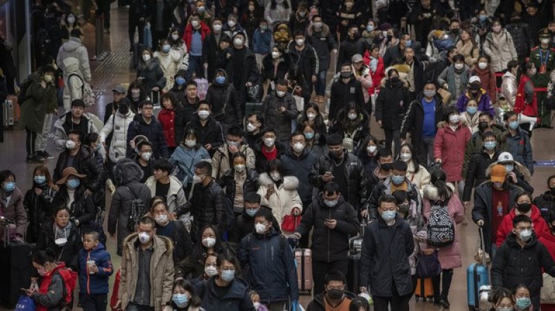 图为中国民众出行