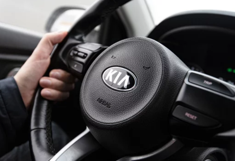 起亞，Kia，方向盤，汽車，開車