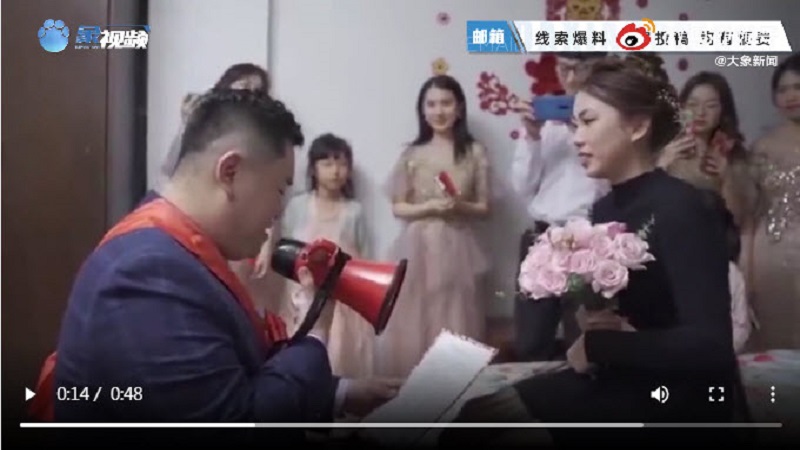 新郎撕毁结婚誓词被骂 网友爆料真实结局