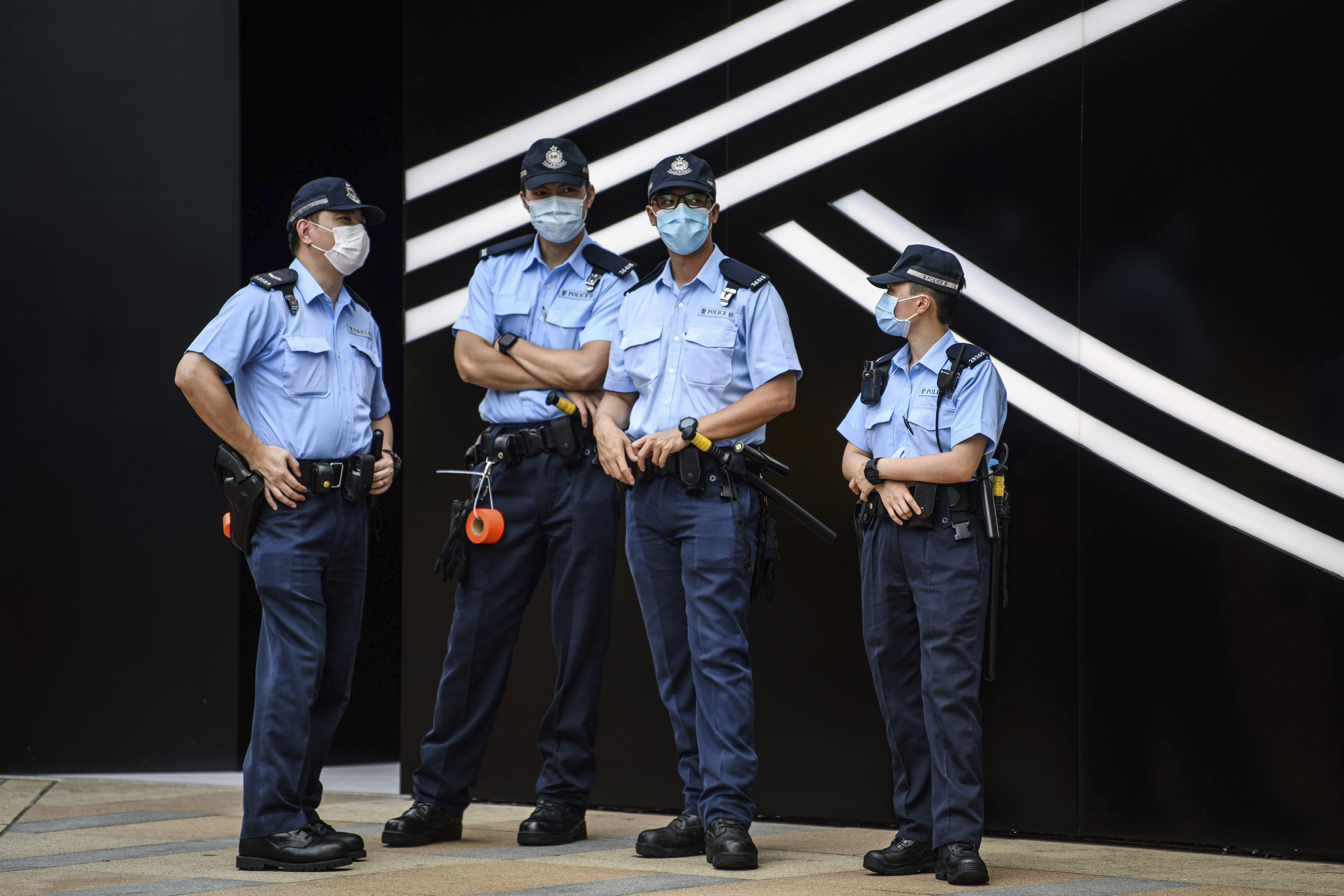 在香港维多利亚公园附近的警察