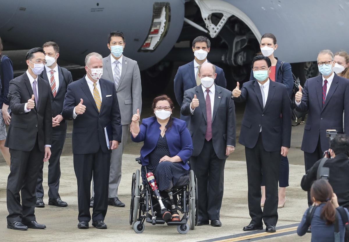 美國國會議員搭運輸機訪台