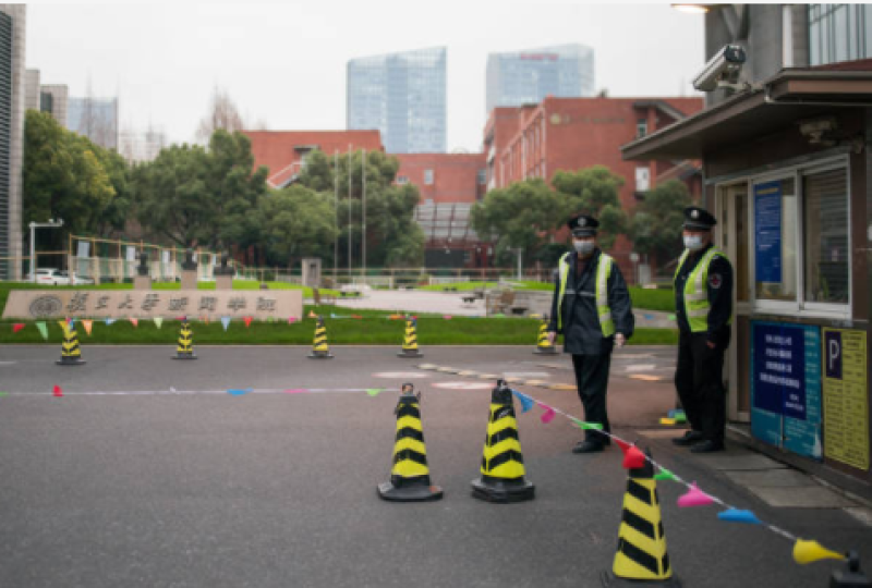 復旦大學門前