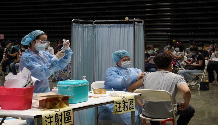 民众接种疫苗