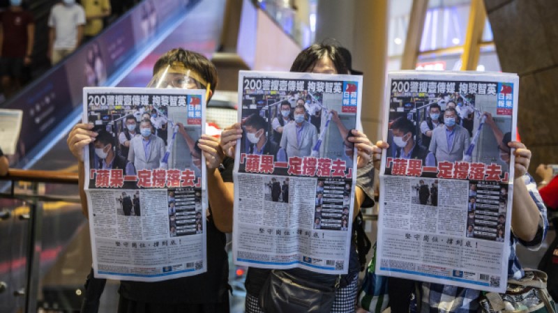 港人买《苹果日报》以示声援