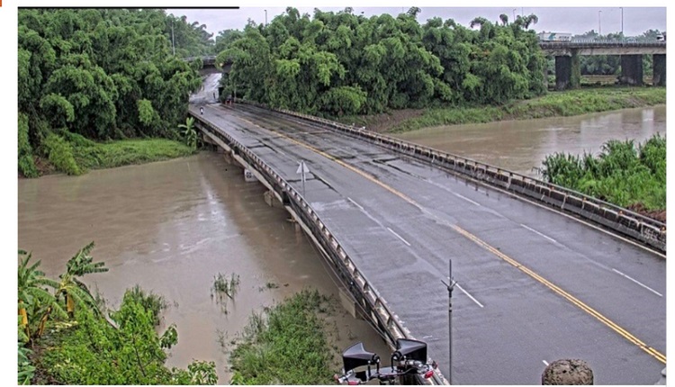 高市大雨滂沱水位急涨