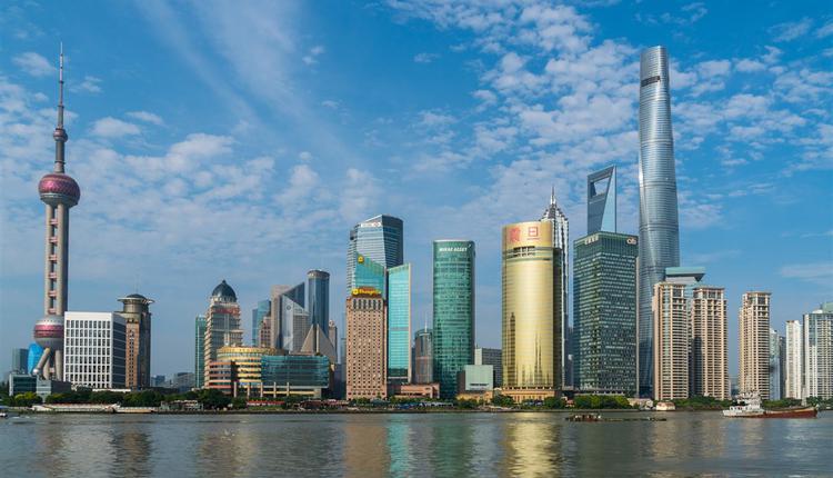 图为上海一景