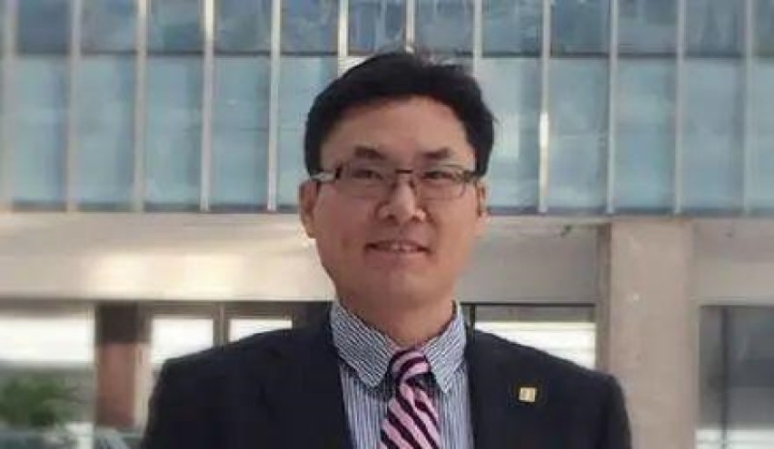 鲍毓明性侵“养女”事件曾引发舆论热议