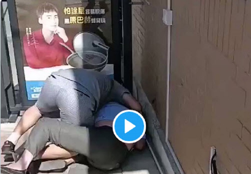 被保安欺凌 美团员工称自己不想活 咬断保安手指