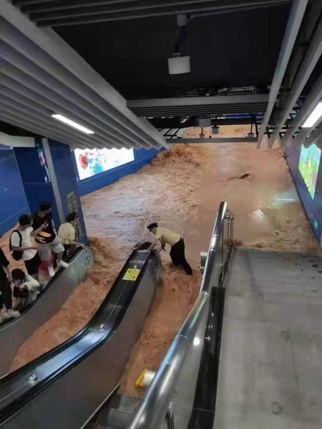 广州21号地铁神舟路站