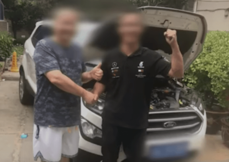 叶先生在郑州修车