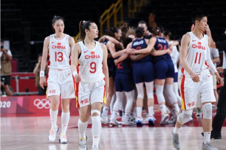 中国女篮对战塞尔维亚失利