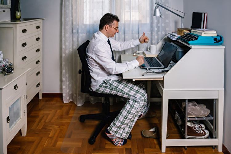 睡衣，在家辦公，家庭辦公室，