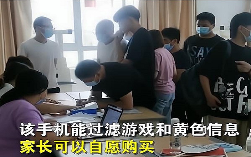 迷之操作 学校禁止学生带手机 却在校内卖手机