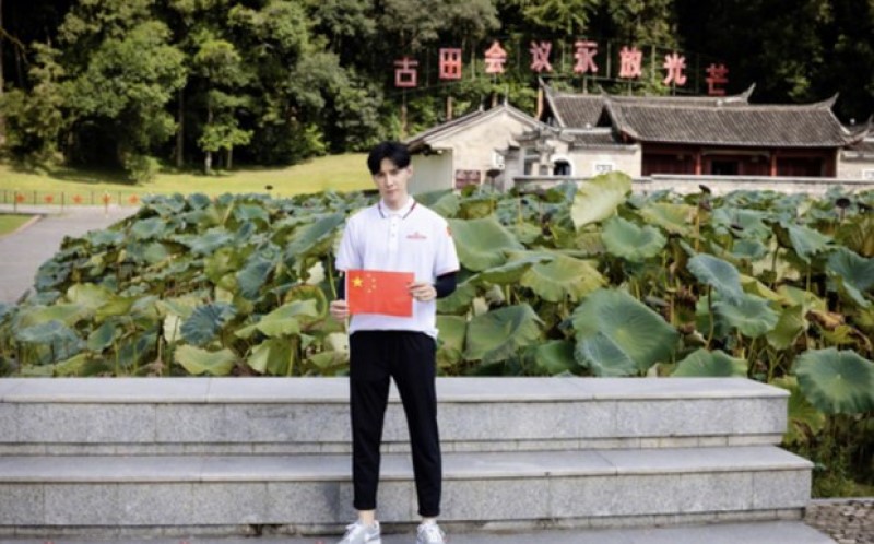 唐禹哲秀出参访红色根据地照片