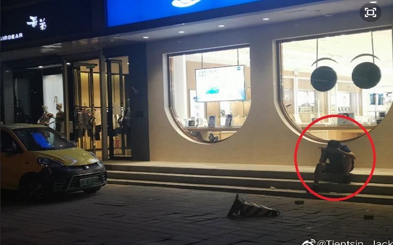举报网友曝光国产疫苗副作用的博主引众怒 被打