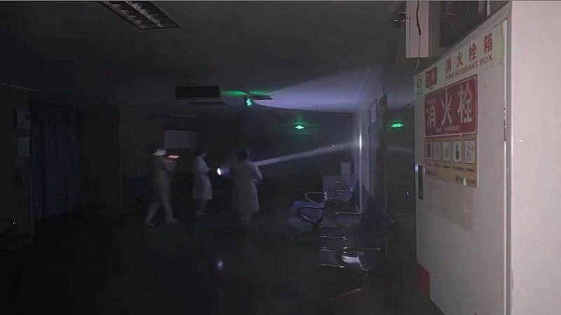 重庆多地停电 有网友称被困地铁 官方称不是限电