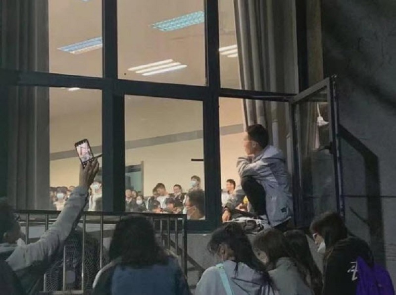 武漢大學開戀愛課引爆課堂　網友：畸形的社會現象