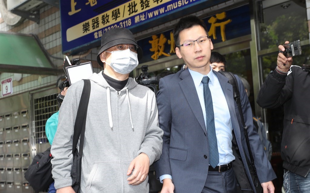 中国创新投资公司主席向心（前左）