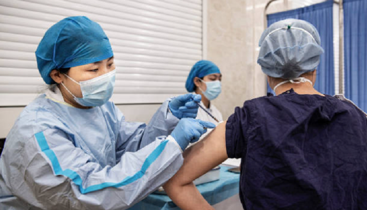 中國醫護人員，中國疫情，接種疫苗，加強劑