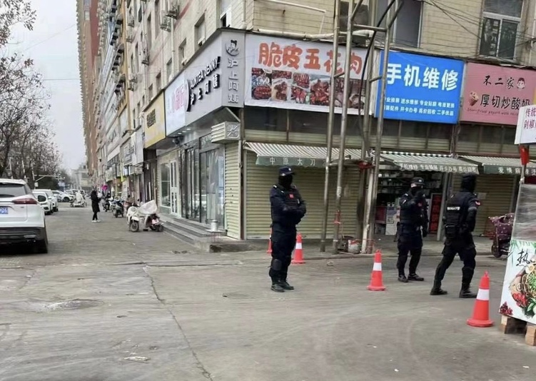 网传郑州突发枪杀案到处是武警