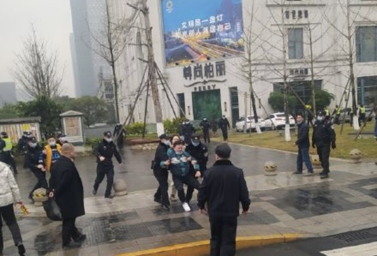 恒大业主维权遭暴力执法