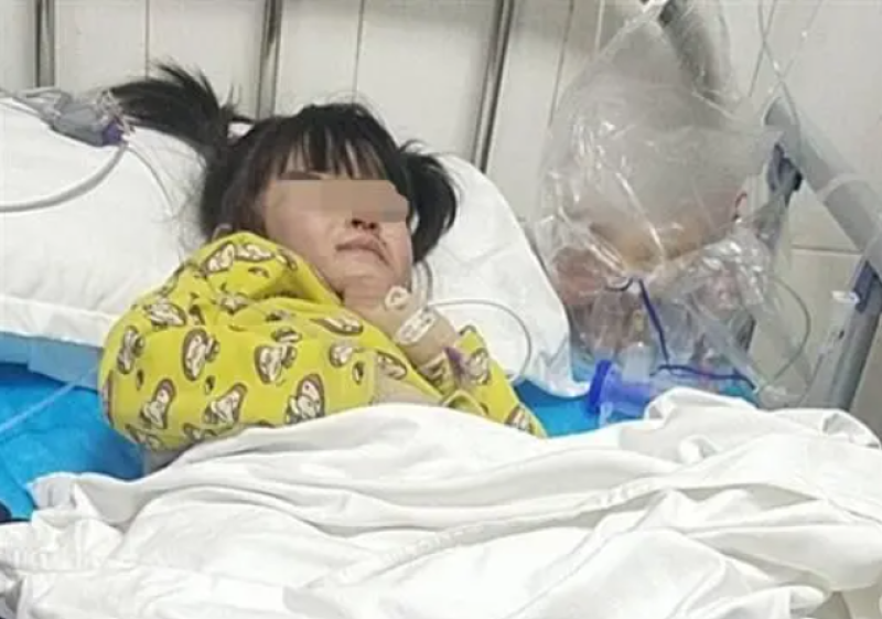 4歲的貴州女孩燕燕被後母虐待燙傷性命堪憂