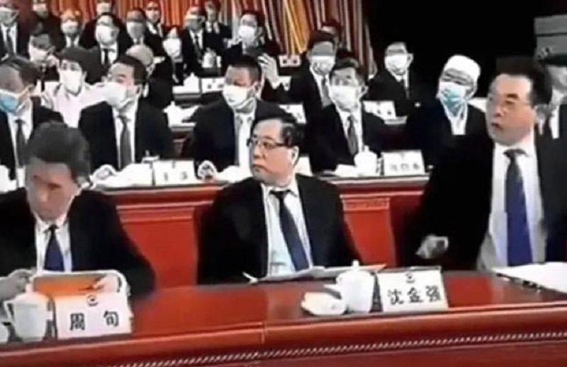 中央高官在公開場合接連「暈倒」 引發民眾關注