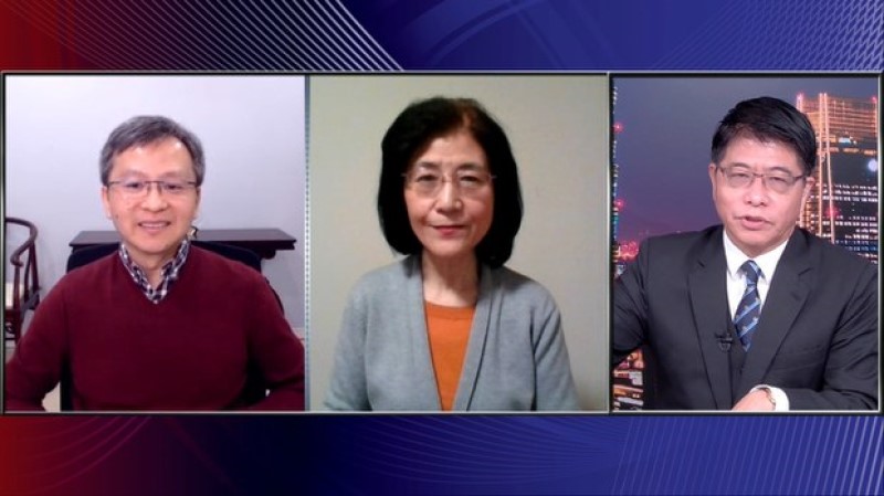 时事评论家文昭（左）、前中共中央党校教授蔡霞（中）