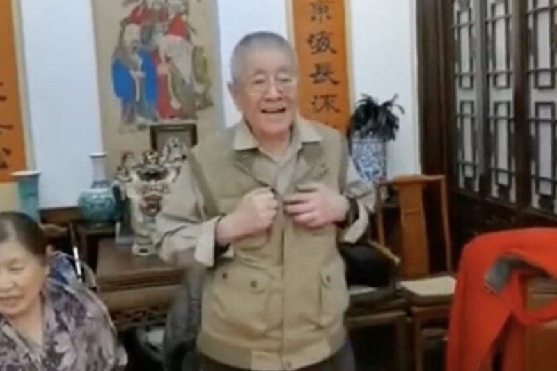 中共上將楊勇之子楊小平在祝壽聚會中，稱要等到「民主憲政」那一天