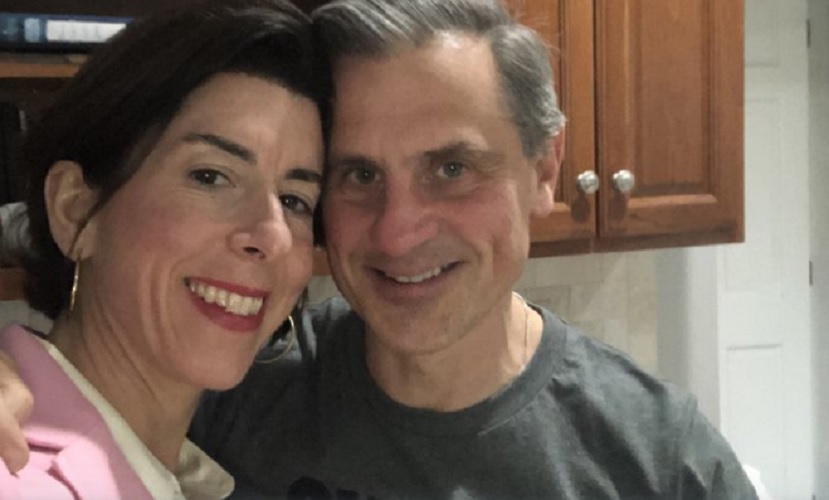 Gina Raimondo，Andy Moffit
