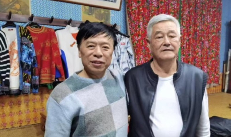 赵本山携儿子参加好友聚会 照片显示苍老许多