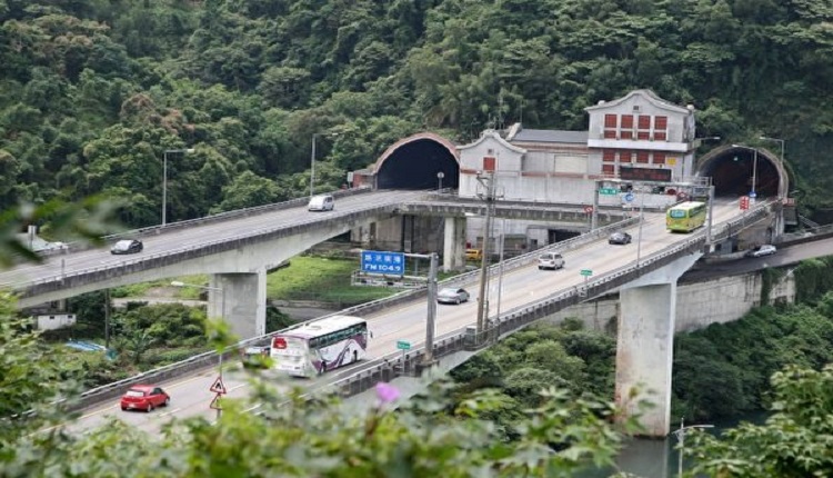 雪山隧道