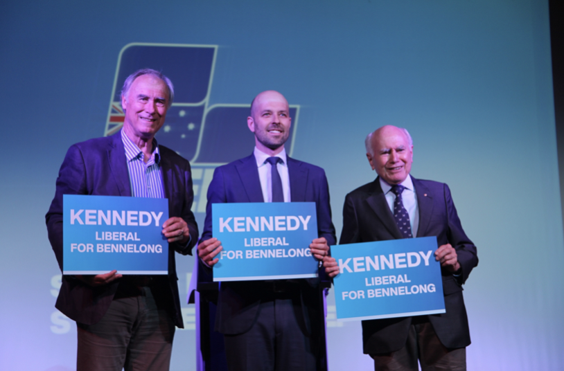 左起：John Alexander，Simon Kennedy，霍华德