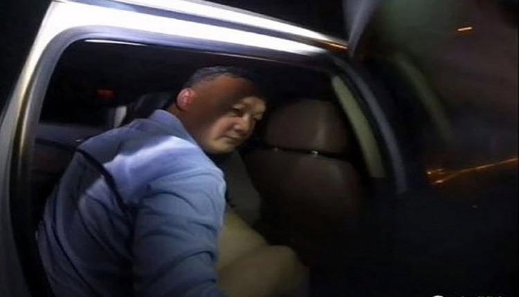 捉奸在车 女下属与中国官员车震时被抓 影片曝光！