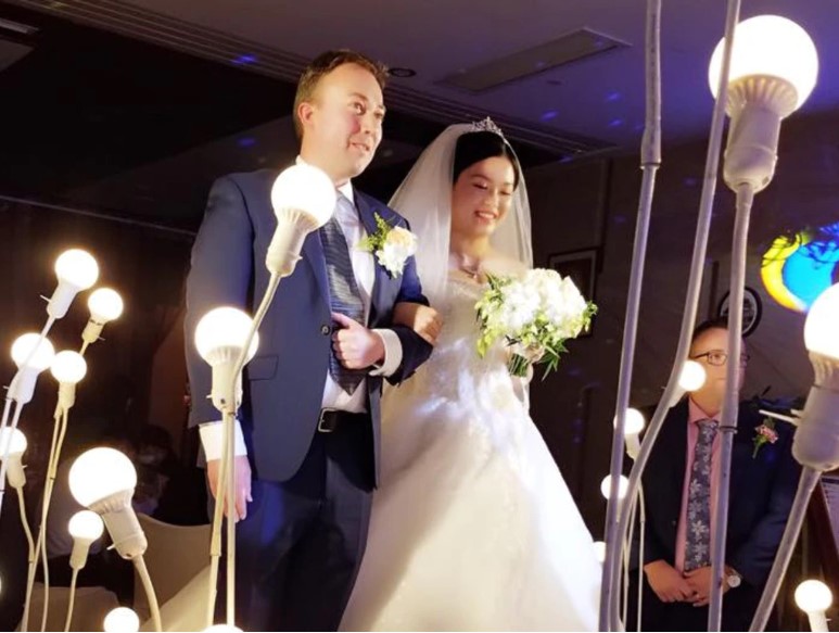 Adam Brown, Chen Cheng