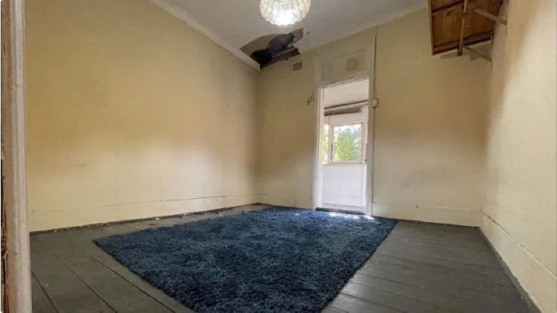 悉尼出租屋，简陋房，劣质出租屋，屋顶破洞房