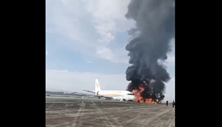重庆江北机场飞机冲出跑道起火　40人受伤（视频）