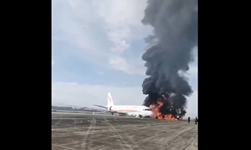 重慶江北機場飛機衝出跑道起火　40人受傷（視頻）