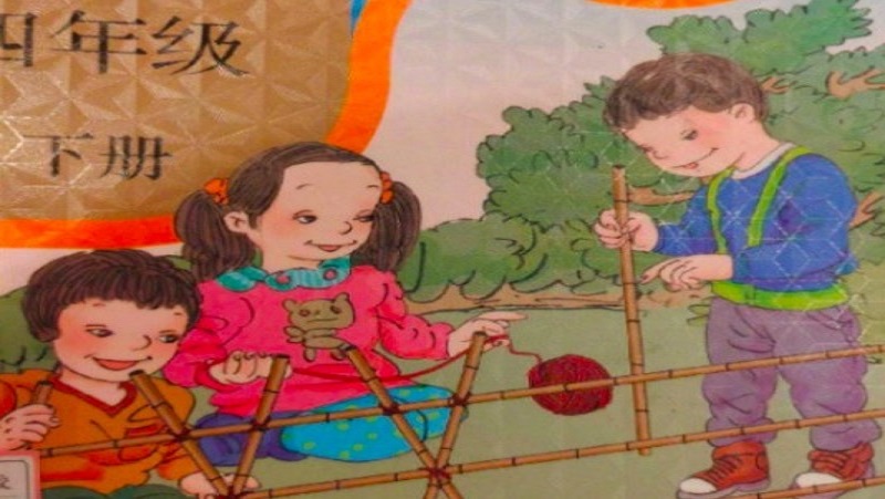 中国小学教材插画被指阴暗 网友质疑毁孩子审美