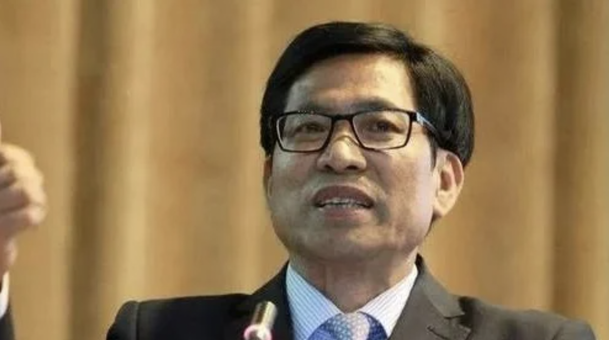 云南省教育厅前厅长罗崇敏在网络上发表言论被举报。