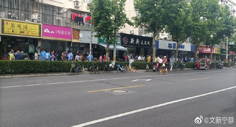 上海多家银行外大排长龙