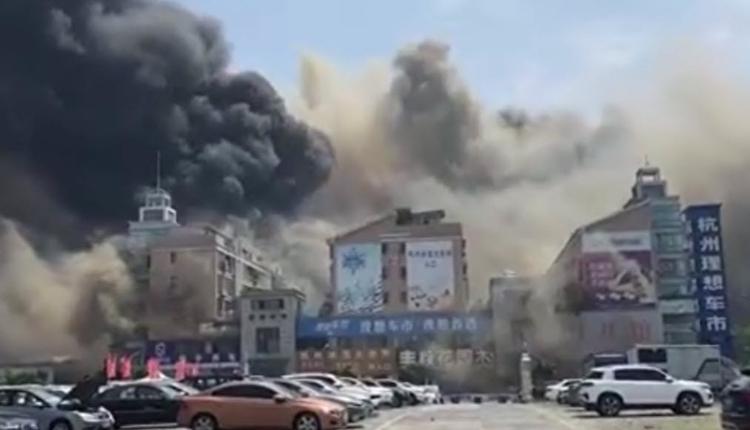 杭州冰雪大世界发生大火伴随爆炸 多人跳楼逃生