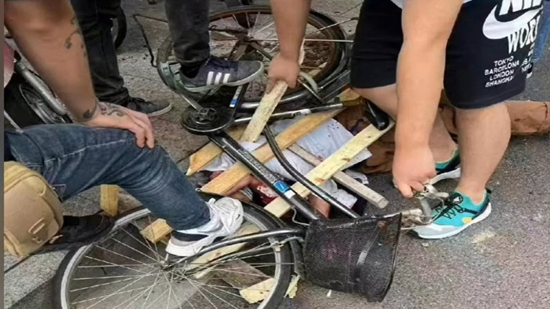 传上海金山汉当街砍死一女子 狂舞如同砍猪脚（视频）