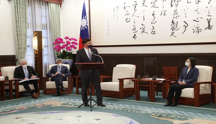 台湾总统蔡英文7月19日接见美国前国防部长艾斯培