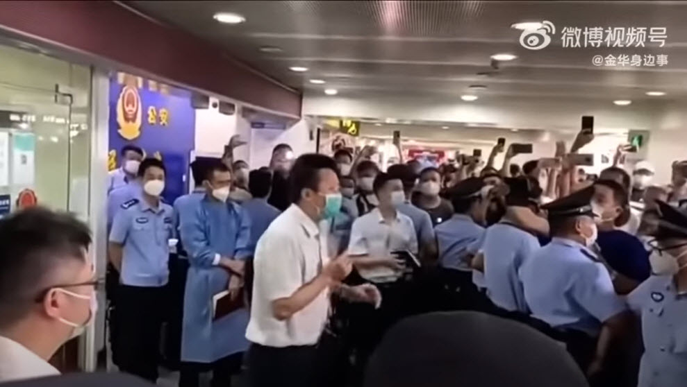 海南疫情引发陆媒内战！海南日报狂怼人澎湃新闻