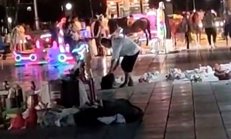 网传河南男子搭讪不成 当街持刀狂砍2女（视频）