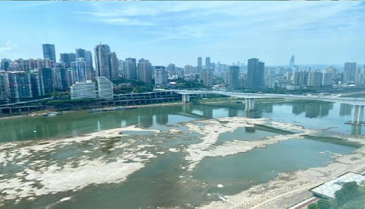 连日高温重庆51条河流断流 部分地区供水严重不足