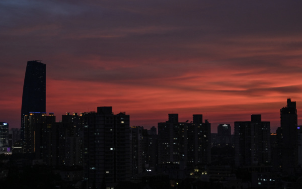 图为上海停电的景象