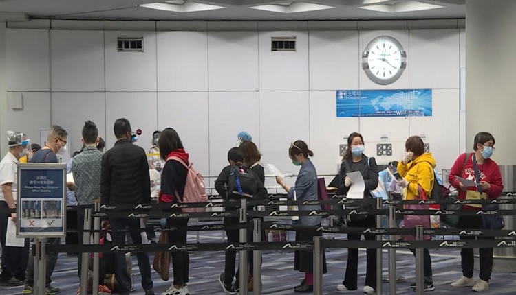 从大陆或澳门持“回港易”、“来港易”抵港者可获发“临时疫苗通行证”