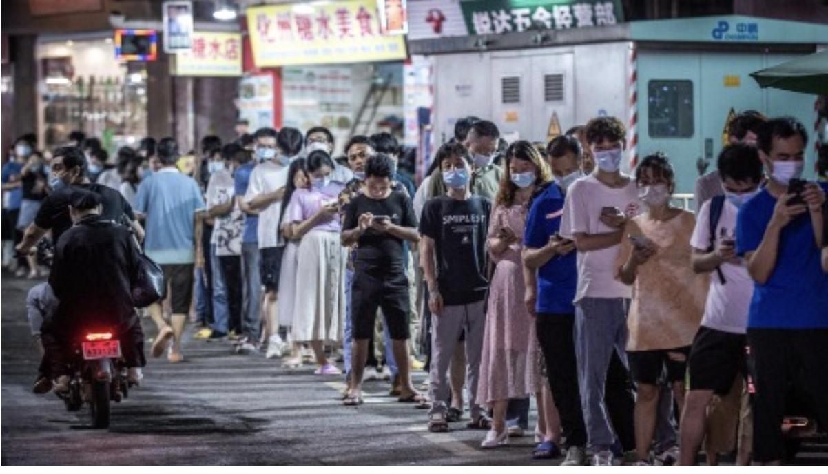 大陆民众在排队做核酸